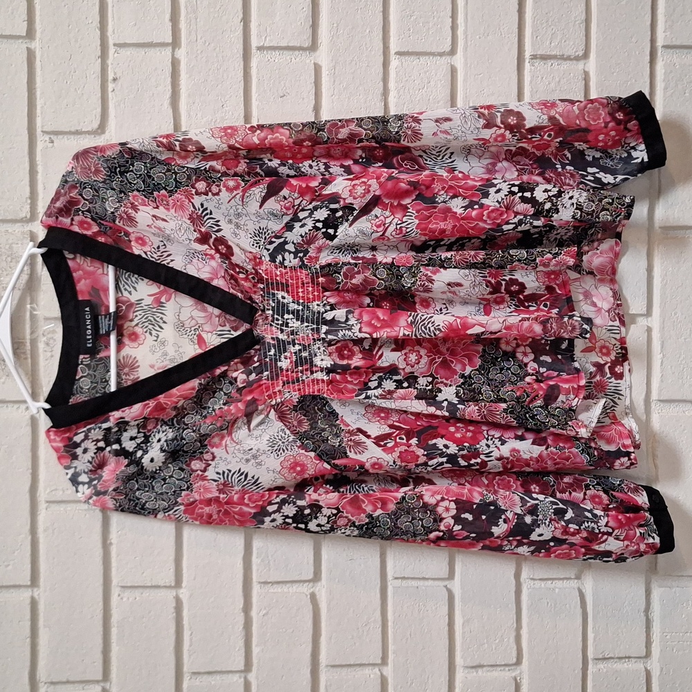 Elagancia Black and Red Floral Semi-Sheer Boho V-Neck Top. Size Large